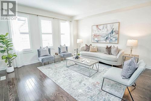 3102 Gladeside Avenue, Oakville, ON - Indoor Photo Showing Living Room