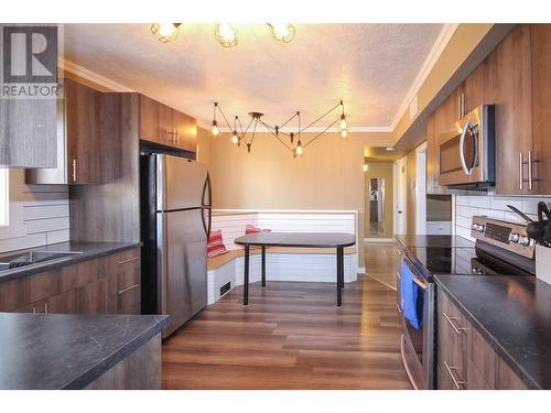 1608 95 Avenue, Dawson Creek, BC - Indoor Photo Showing Kitchen With Double Sink