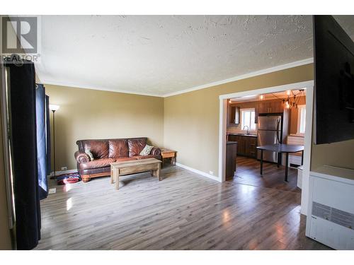 1608 95 Avenue, Dawson Creek, BC - Indoor Photo Showing Living Room