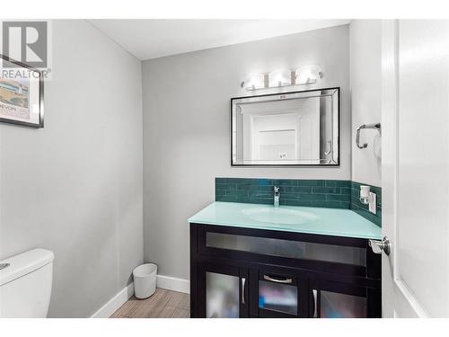 5327 Hedeman Court, Kelowna, BC - Indoor Photo Showing Bathroom