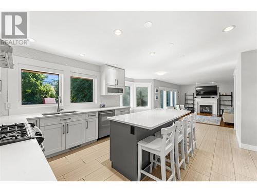 5327 Hedeman Court, Kelowna, BC - Indoor Photo Showing Kitchen With Double Sink With Upgraded Kitchen