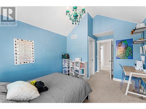 5327 Hedeman Court, Kelowna, BC - Indoor Photo Showing Bedroom