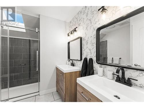 5327 Hedeman Court, Kelowna, BC - Indoor Photo Showing Bathroom