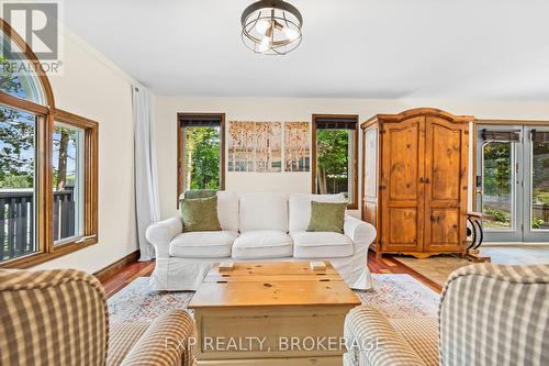 1403A Everett Lane, South Frontenac, ON - Indoor Photo Showing Living Room