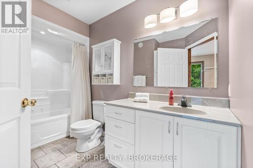 1403A Everett Lane, South Frontenac, ON - Indoor Photo Showing Bathroom