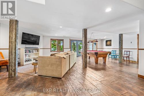 1403A Everett Lane, South Frontenac, ON - Indoor Photo Showing Living Room