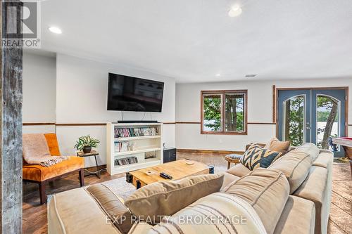 1403A Everett Lane, South Frontenac, ON - Indoor Photo Showing Living Room