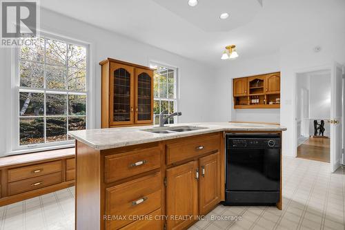 143 Wychwood Place, London, ON - Indoor Photo Showing Kitchen With Double Sink