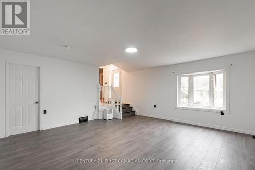 12 Davis Street, Central Elgin (Lynhurst), ON - Indoor Photo Showing Other Room