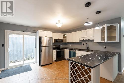 12 Davis Street, Central Elgin (Lynhurst), ON - Indoor Photo Showing Kitchen