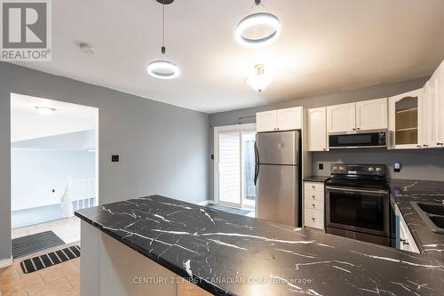 12 Davis Street, Central Elgin (Lynhurst), ON - Indoor Photo Showing Kitchen With Double Sink