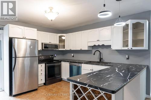 12 Davis Street, Central Elgin (Lynhurst), ON - Indoor Photo Showing Kitchen