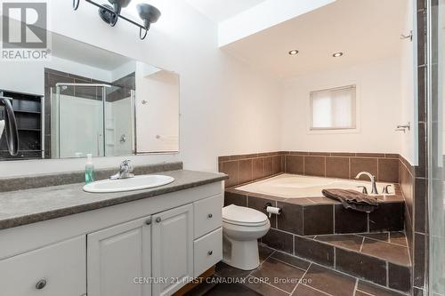 12 Davis Street, Central Elgin (Lynhurst), ON - Indoor Photo Showing Bathroom