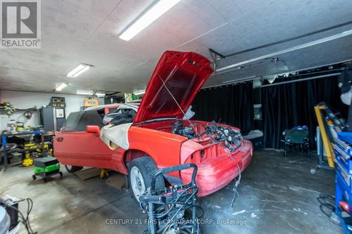 12 Davis Street, Central Elgin (Lynhurst), ON - Indoor Photo Showing Garage