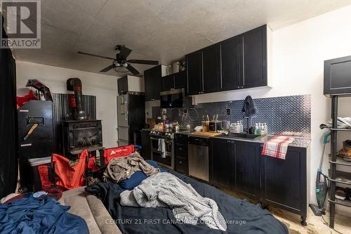 12 Davis Street, Central Elgin (Lynhurst), ON - Indoor Photo Showing Kitchen