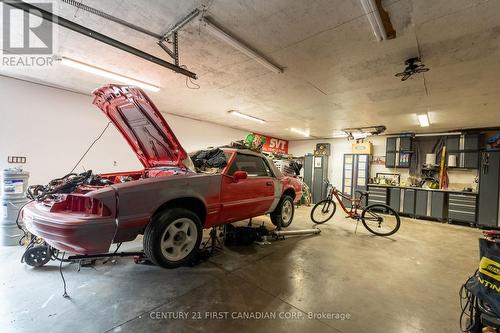 12 Davis Street, Central Elgin (Lynhurst), ON - Indoor Photo Showing Garage