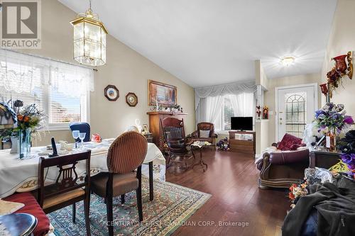 568 Thistlewood Drive, London, ON - Indoor Photo Showing Living Room