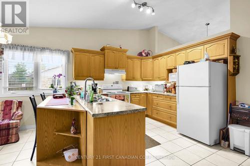 568 Thistlewood Drive, London, ON - Indoor Photo Showing Kitchen