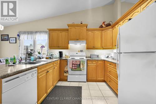 568 Thistlewood Drive, London, ON - Indoor Photo Showing Kitchen With Double Sink