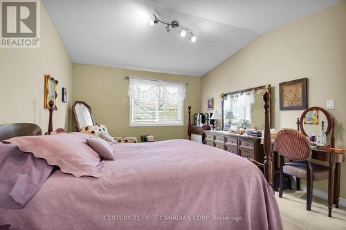 568 Thistlewood Drive, London, ON - Indoor Photo Showing Bedroom