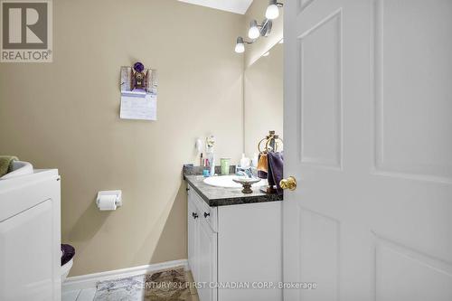 568 Thistlewood Drive, London, ON - Indoor Photo Showing Bathroom