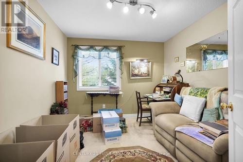 568 Thistlewood Drive, London, ON - Indoor Photo Showing Living Room