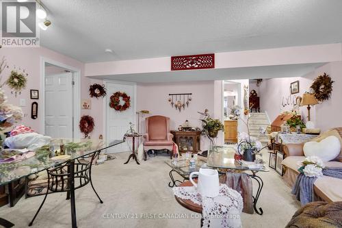 568 Thistlewood Drive, London, ON - Indoor Photo Showing Living Room