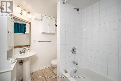 259 Mcewen Drive, Kingston (City Southwest), ON - Indoor Photo Showing Bathroom