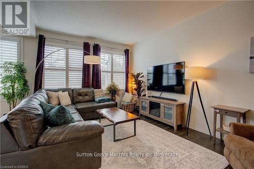 716 Newmarket Lane, Kingston (East Of Sir John A. Blvd), ON - Indoor Photo Showing Living Room