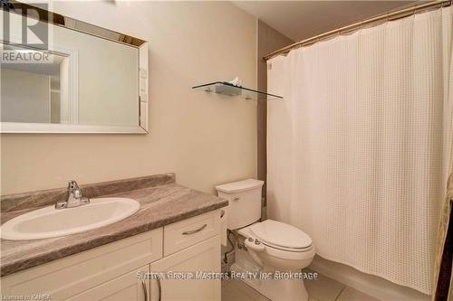 716 Newmarket Lane, Kingston (East Of Sir John A. Blvd), ON - Indoor Photo Showing Bathroom