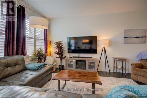 716 Newmarket Lane, Kingston (East Of Sir John A. Blvd), ON - Indoor Photo Showing Living Room