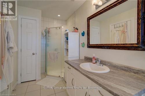 716 Newmarket Lane, Kingston (East Of Sir John A. Blvd), ON - Indoor Photo Showing Bathroom