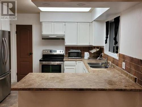 3298 Vananda Ave, Powell River, BC - Indoor Photo Showing Kitchen With Double Sink