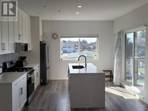 401-7175 Duncan Street, Powell River, BC - Indoor Photo Showing Kitchen