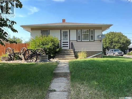 211 6Th Avenue W, Shaunavon, SK - Outdoor