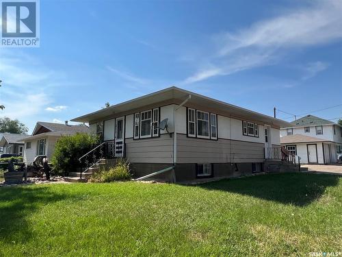 211 6Th Avenue W, Shaunavon, SK - Outdoor