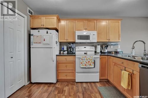 12 515 Centennial Boulevard, Warman, SK - Indoor Photo Showing Kitchen With Double Sink