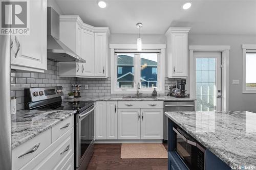 11 Wickens Place, Prince Albert, SK - Indoor Photo Showing Kitchen With Stainless Steel Kitchen With Upgraded Kitchen