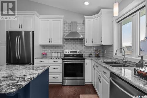 11 Wickens Place, Prince Albert, SK - Indoor Photo Showing Kitchen With Stainless Steel Kitchen With Double Sink With Upgraded Kitchen