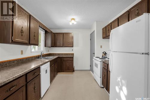 27 Galbraith Crescent, Saskatoon, SK - Indoor Photo Showing Kitchen With Double Sink