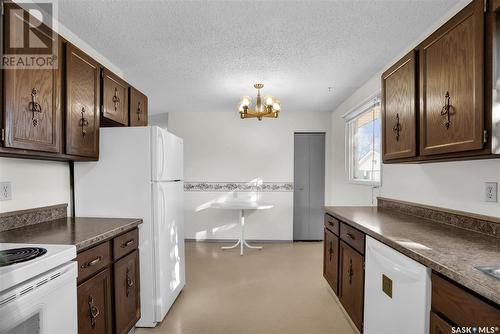 27 Galbraith Crescent, Saskatoon, SK - Indoor Photo Showing Kitchen