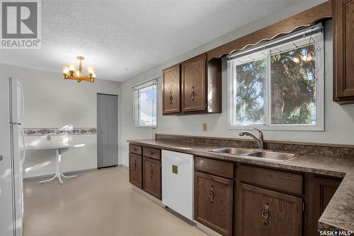 27 Galbraith Crescent, Saskatoon, SK - Indoor Photo Showing Kitchen With Double Sink