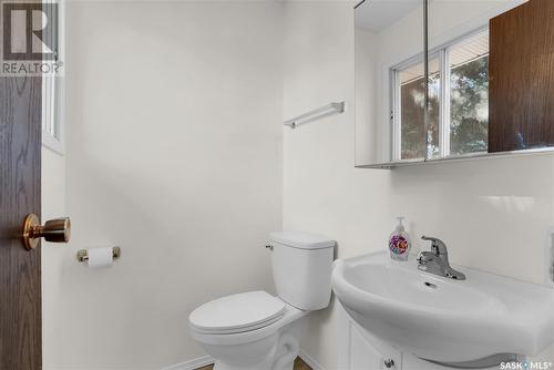 27 Galbraith Crescent, Saskatoon, SK - Indoor Photo Showing Bathroom