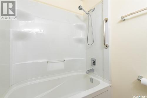 27 Galbraith Crescent, Saskatoon, SK - Indoor Photo Showing Bathroom