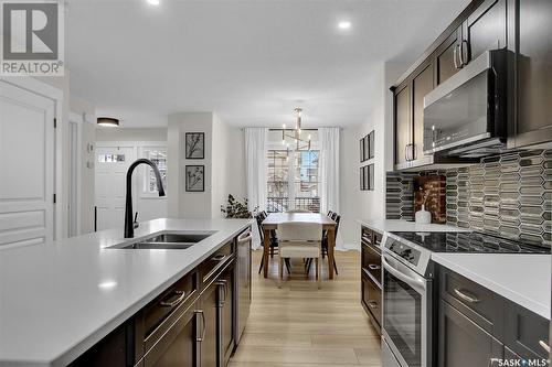 4624 James Hill Road, Regina, SK - Indoor Photo Showing Kitchen With Double Sink With Upgraded Kitchen