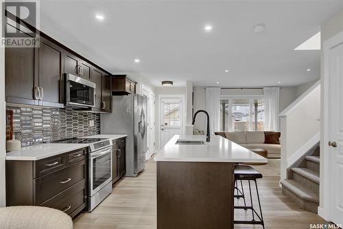 4624 James Hill Road, Regina, SK - Indoor Photo Showing Kitchen With Double Sink With Upgraded Kitchen