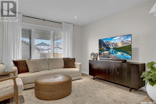 4624 James Hill Road, Regina, SK - Indoor Photo Showing Living Room