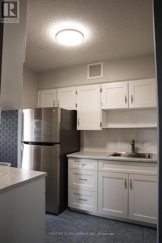 403 - 460 Ontario Street E, Collingwood, ON - Indoor Photo Showing Kitchen