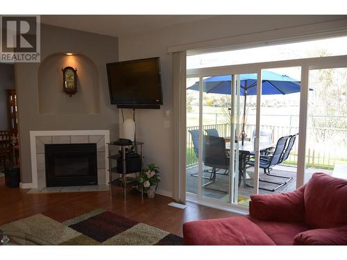 650 Harrington Road Unit# 6, Kamloops, BC - Indoor Photo Showing Living Room With Fireplace