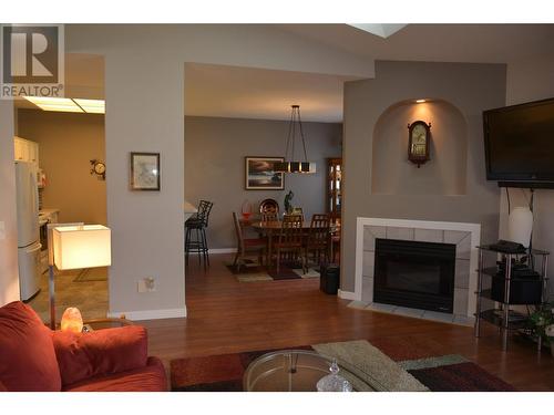 650 Harrington Road Unit# 6, Kamloops, BC - Indoor Photo Showing Living Room With Fireplace